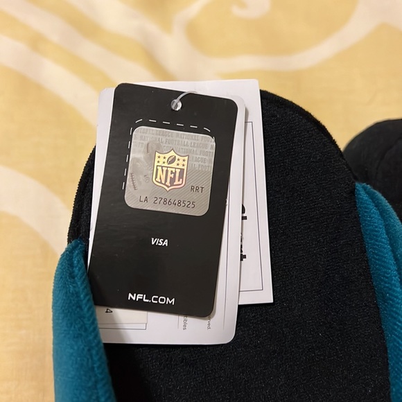 NFL Eagles Slippers - Picture 2 of 5